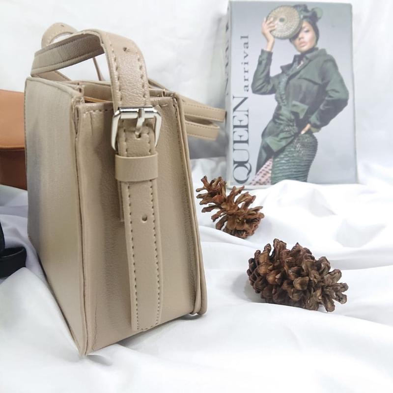 Tas Slempang Wanita LALA Simple Sling Bag Wanita Terbaru Bahan Kulit  Sintetis Miniso Kokoh Penutup Resleting 4 Variasi Warna Terbaik Jahitan Rapih Sling Bag wanita Terbaru 2023 Tas Selempang Wanita Terbaru 2023 4