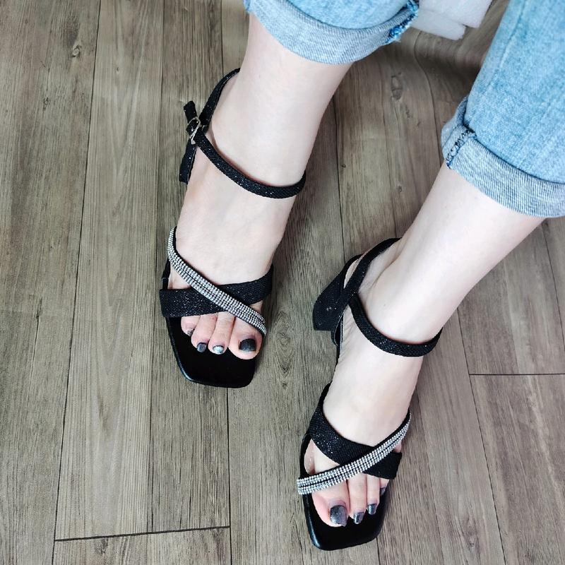 DÉP SANDAL QUAI NHŨ KIM TUYẾN PHỐI DÂY ĐÁ GÓT VUÔNG CAO 7CM Nữ