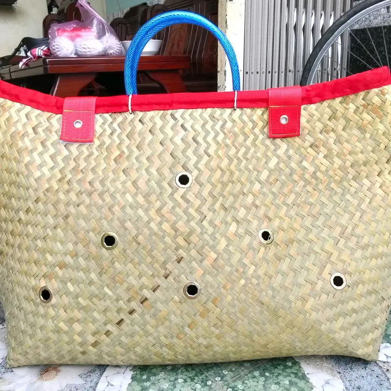 Giỏ Đệm Gà Cải Tiến 7tấc 12lỗ Màu Đỏ (70x46) - Dùng Cho Gà Từ 3ký Trở Xuống 7