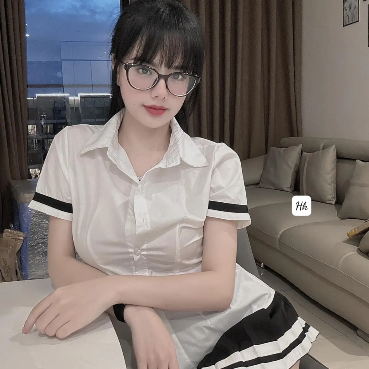 ￼Set váy nữ áo sơ mi trắng phối chân váy xếp ly chuẩn phom Women Nhung