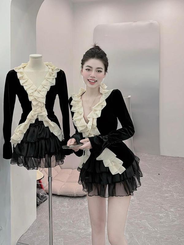 Set áo cổ chữ V viền bèo kem tay dài mix chân váy voan tầng ảnh thật trải sàn Women Top