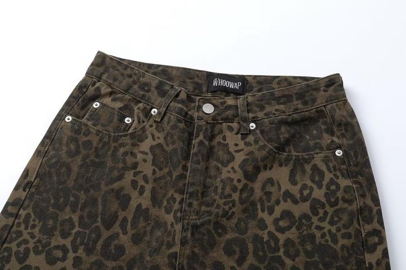 Product Introduction of 2025 New Vintage American Style Leopard Print Jeans - Loose Straight Leg Unisex Retro Pants | Trendy Casual Streetwear for Men & Women 15