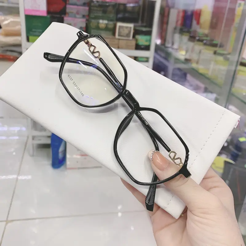 Kính đa giác dẻo  D1 nam nữ ( tặng bao da+ khăn lau) 14cm 4