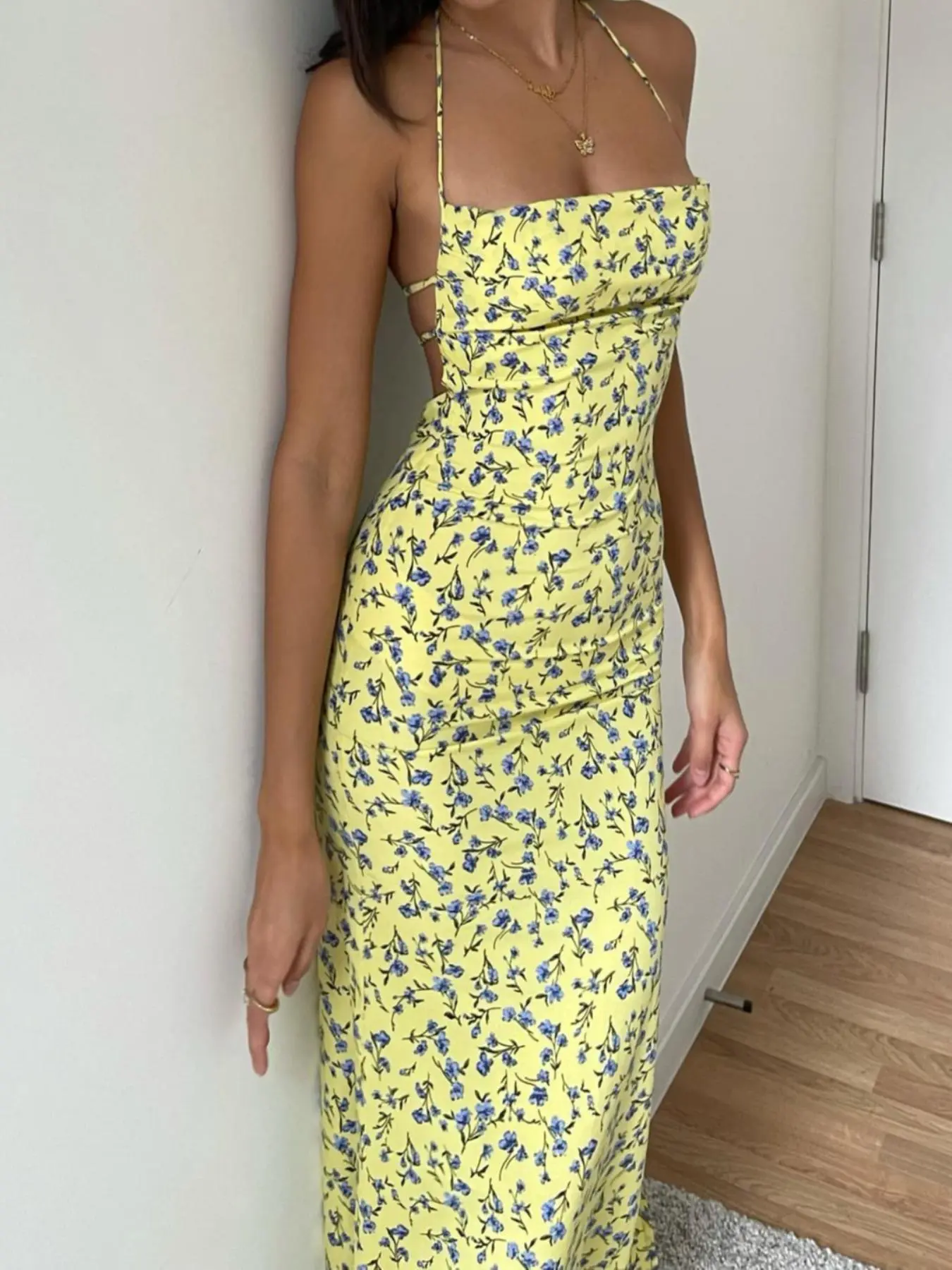 Women's Ditsy Floral Print Backless Split Thigh Cami Dress, Summer Outfits 2024, Casual Tie Back Halter Neck Long Dress for Summer, Fashion Women's Dress for Beach Holiday