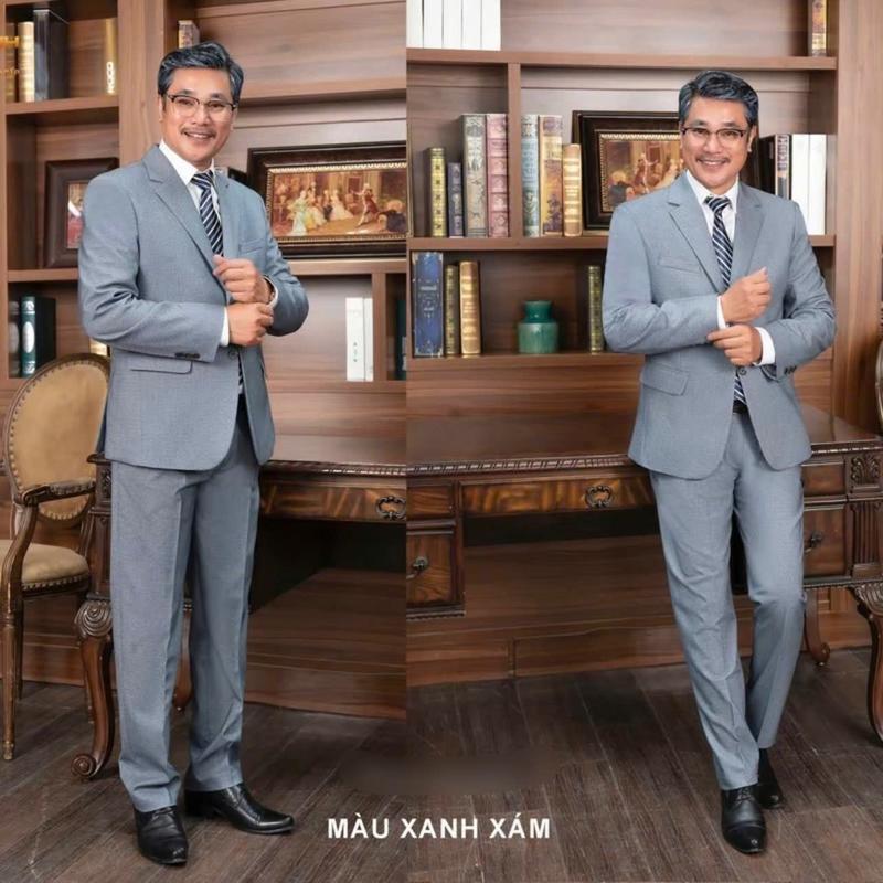  { BỘ VEST NAM TRUNG NIÊN }Bộ Vest  Nam Trung Niên gồm 1 Áo Vest + 1 Quần chất Tuýt Si Hàn đứng form tôn dáng sang trọng Tặng kèm CaVat và Phụ Kiện cài áo Vest 