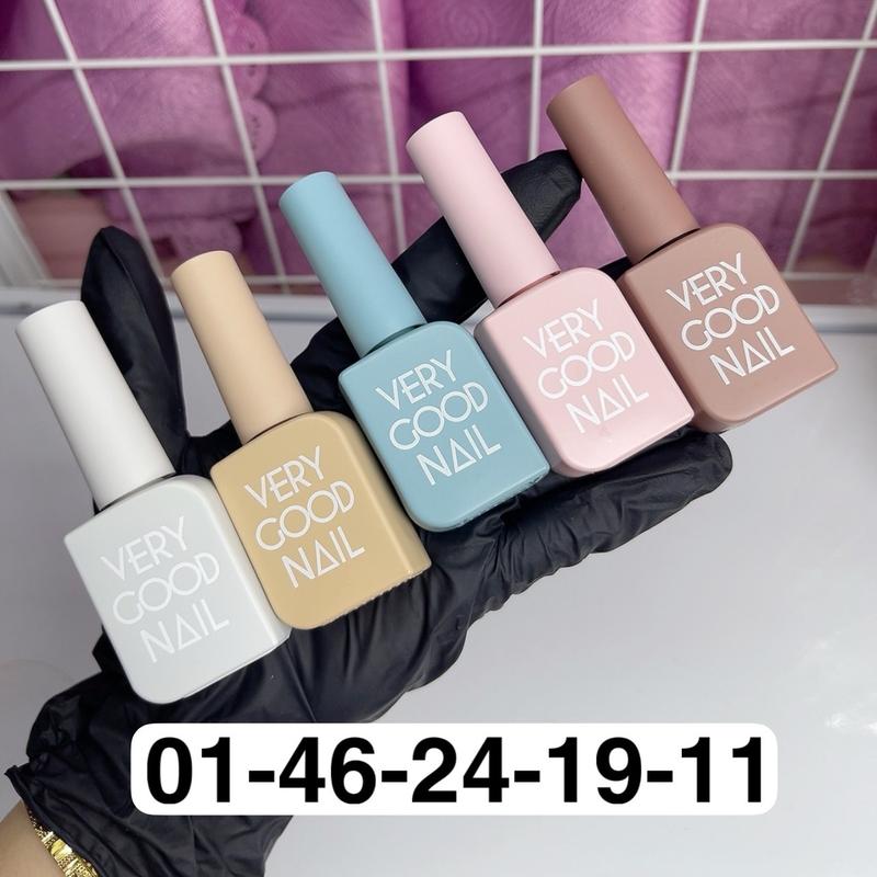 5 chai sơn gel verry good màu cực đẹp. Sử dụng máy hơ gel base top đầy đủ để có 1 bộ móng bóng đẹp. Trắng xám-Màu nude Be- xanh ngọc- hồng nhạt - nâu Be.