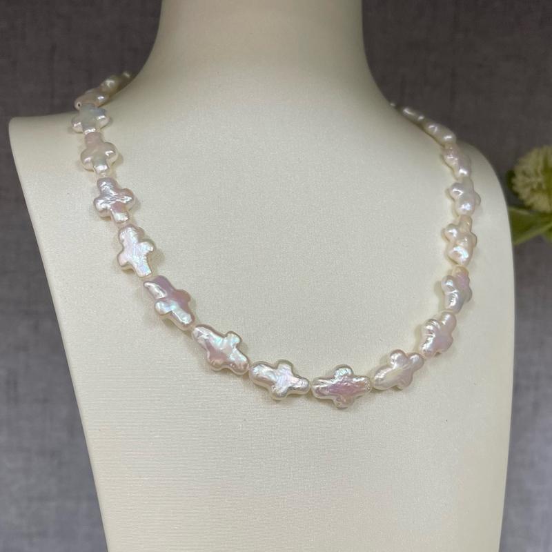 Các mẫu vòng cổ ngọc trai thô/dị hình bông hoa, chữ thập và ngôi sao kiểu ôm cổ trẻ đẹp