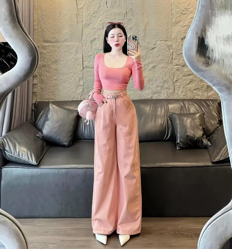 Product Introduction of Set đồ nữ áo croptop tay dài mix quần dài ống rộng kèm thoắt lưng sang chảnh dành cho các nàng diện đi chơi. Women Kaki 11