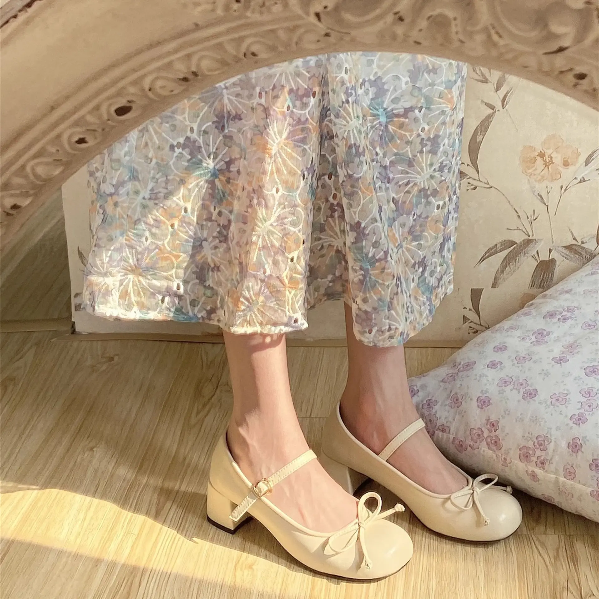 Kasut Mary Jane Tumit Tinggi, Gaya Musim Panas, dengan Ikatan bentuk rama-rama dan Mutiara, Kaki Segi Empat, Rendah dan Sangat Elegan, Serba guna, Sesuai untuk Gadis dan Wanita Shoes