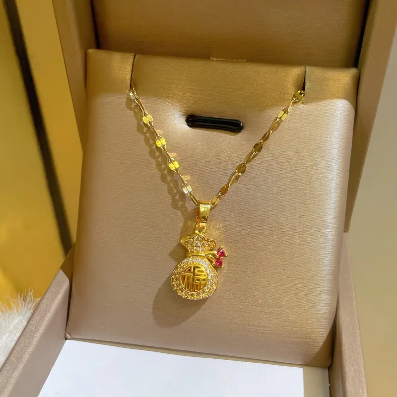 [Titanium Steel] Fu Auspicious Natural Wind Micro Inlaid With Drilling Hollow-out Small Money Bag Pendant Clavicle Chain Jewelry