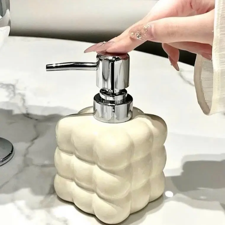 ￼Chai lọ đựng nước rửa tay, chai chiết dầu gội, sữa tắm dạng ấn cho khách sạn, nhà hàng, gia đình, lọ chiết dầu gội, chai 2