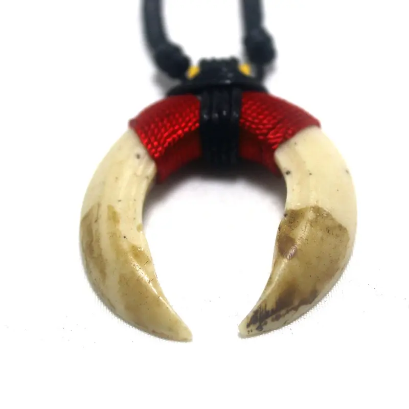 Sepasang Taring Babi Kalung Etnik Taring Babi 5cm Bahan Resin Kalung Tali Liontin Taring 0