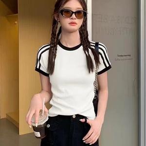 เสื้อยืดผู้หญิง ไหล่ขวา แขนสั้น ดีไซน์สามแถบใหม่ ทรงสลิมฟิต เสื้อผ้ากระชับสัดส่วน พลัสไซส์ เสื้อผ้าฤดูร้อนสตรีระดับไฮเอนด์