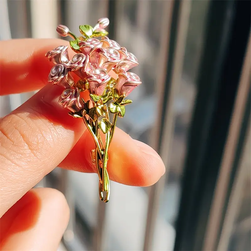Rose Bouquet Brooch Women's High-end Temperament Light Luxury Fashion Brooch Elegant Atmospheric Pin Accessories