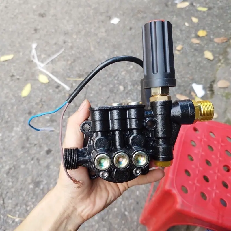 ￼Đầu bơm máy rửa xe gia đình, đầu bơm áp lực ( ĐẦU BƠM CÓ CHỈNH ÁP KÈM RƠ LE ĐIỆN ) 2