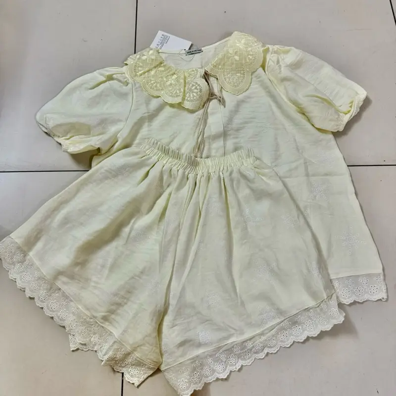Set Bộ Đùi Đũi Thô Màu Kem Phối Bèo Ren Hoa Dây Nơ Cột Nữ Tính Sang Chảnh Dịu Dàng Tôn Dáng Phù Hợp Với Mọi Lứa Tuổi, Phù Hợp Mọi Phong Cách.