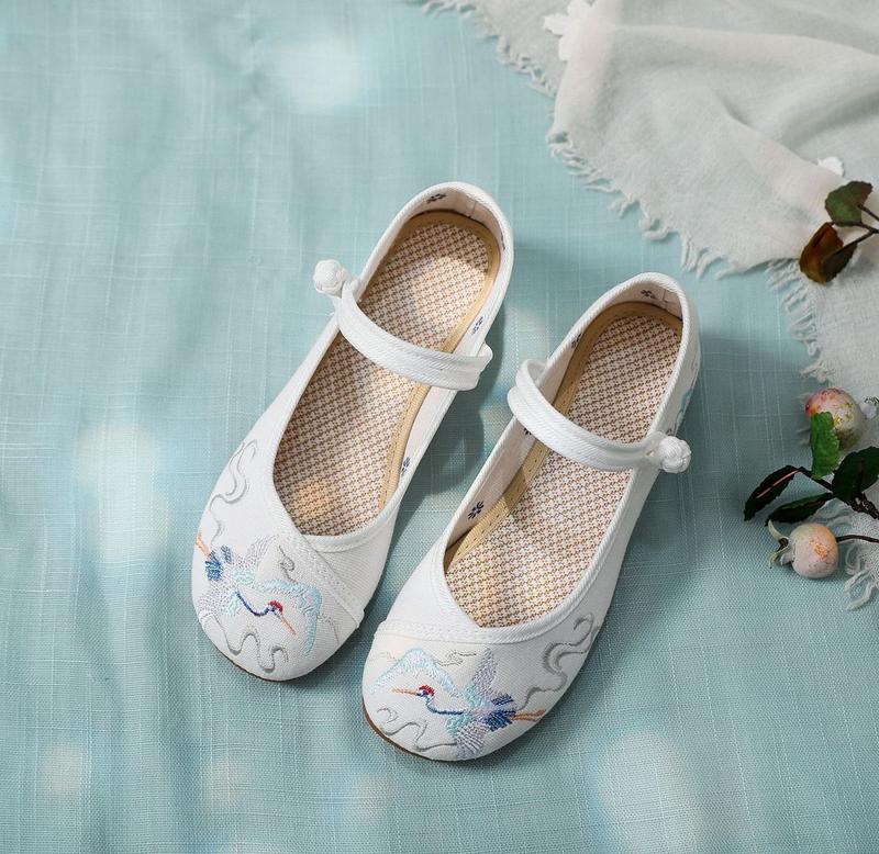 Product Introduction of Embroidered Shoes Old Beijing Cloth Shoes Ancient Style anora  shoes jumbo  flat 5