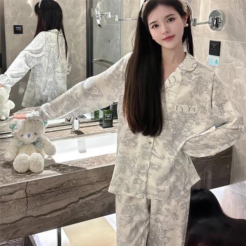 Product Introduction of Bộ ngủ lụa pizama phong cách sang trọng 2025 4
