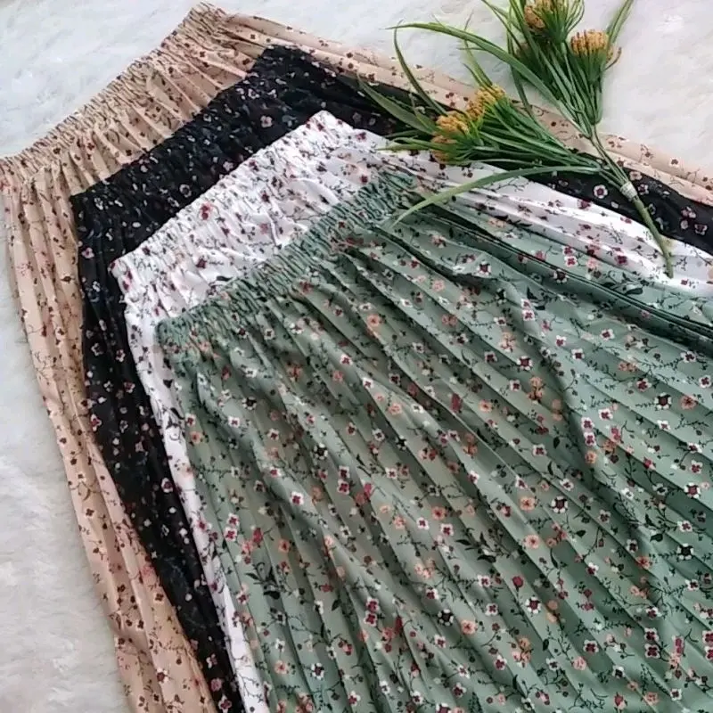 Rok Motif Bunga Melati Bawahan Wanita Dewasa