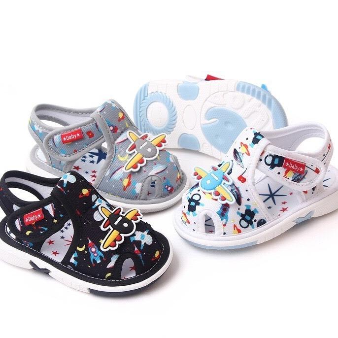 Giày dép tập đi cho bé trai họa tiết vũ trụ phi hàng gia có tiếng kèn kêu tít tí SuKids SK65