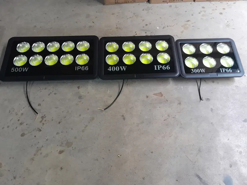 Đèn pha cốc 300W mắt tròn chiếu sân bóng giá rẻ tại xưởng 3