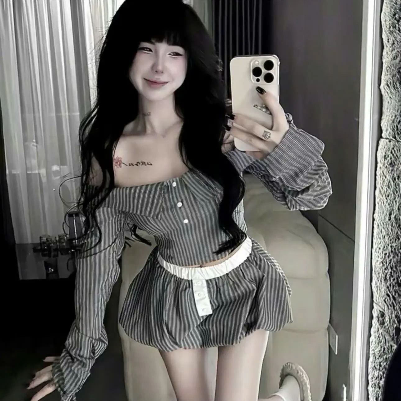 Sét bộ kẻ áo dài tay trễ vai dáng croptop chân váy bí phồng -hiphip clothing