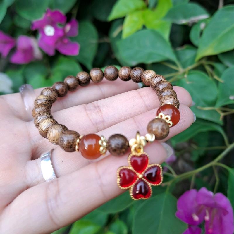 Trầm hương 6 ly mix charm Cỏ 4 lá theo Mệnh 0