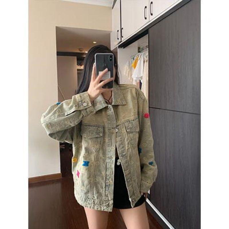 Product Introduction of Áo Khoác Denim Giặt, Phong Cách Đường Phố Mỹ, Denim Bùn Vàng, Dành Cho Nữ, Cổ Điển Và Làm Cũ, Vibe Dáng Rộng Rãi, Thương Hiệu Thời Trang Áo Khoác Cổ Polo, Áo Khoác Denim 5