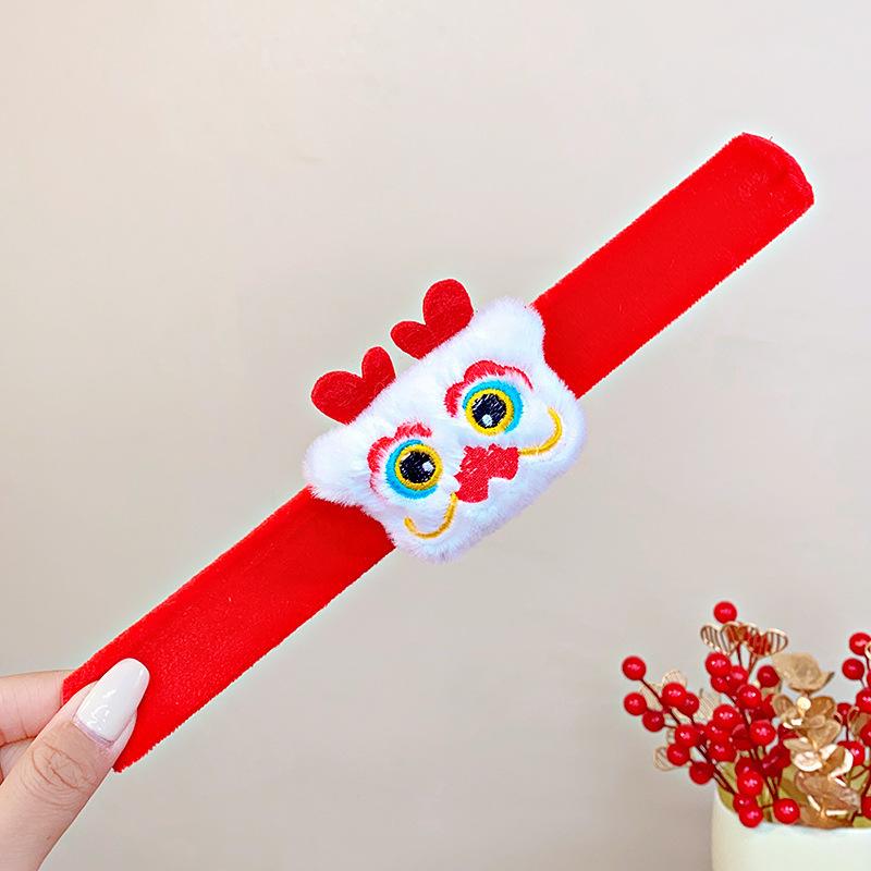 Product Introduction of Scrunchies màu đỏ, vòng tay đa chức năng, búp bê dễ thương, vòng tay vải nỉ Mũ Cài Tóc, quà tặng lễ hội mùa xuân, phụ kiện thời trang trẻ em, năm mới 2025, AKKU 12