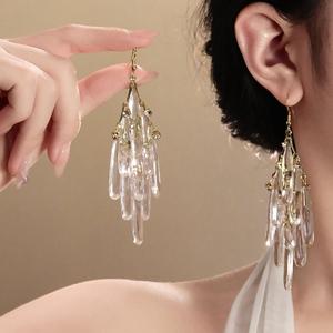 Hoa Tai Tua Rua Dài, Pha Lê Trắng Mơ Mộng, Dành Cho Nữ, Sang Trọng Nhẹ Nhàng, Thanh Lịch, Thời Trang Cao Cấp, Bó Sát Khuôn Mặt, Không Cần Xỏ Lỗ, Kẹp Tai