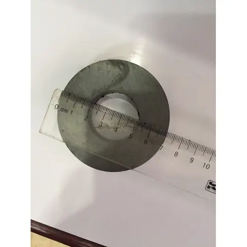 Nam châm đen có lỗ nhiều kích thước 4