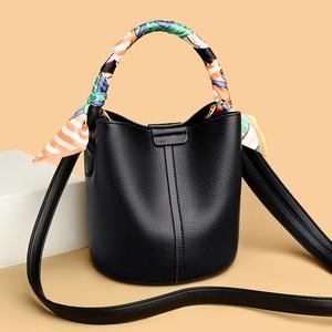 Women's Bucket Bag with Ribbon Decoration, Letter Bag, Multiple Carrying Methods, Simple Shoulder Bag with Large Capacity, Suitable for Work Commute or Daily Use