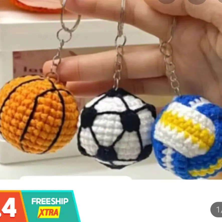 Móc khoá bóng rổ, bóng đá, bóng chuyền handmade bằng len xinh xắn( miếng đen trên bóng là vải dạ)