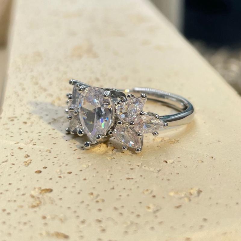 Product Introduction of [with Gra Certificate] Fashion Angel Wings Ring Elegant Water Drop Pear-Shaped Ring 22