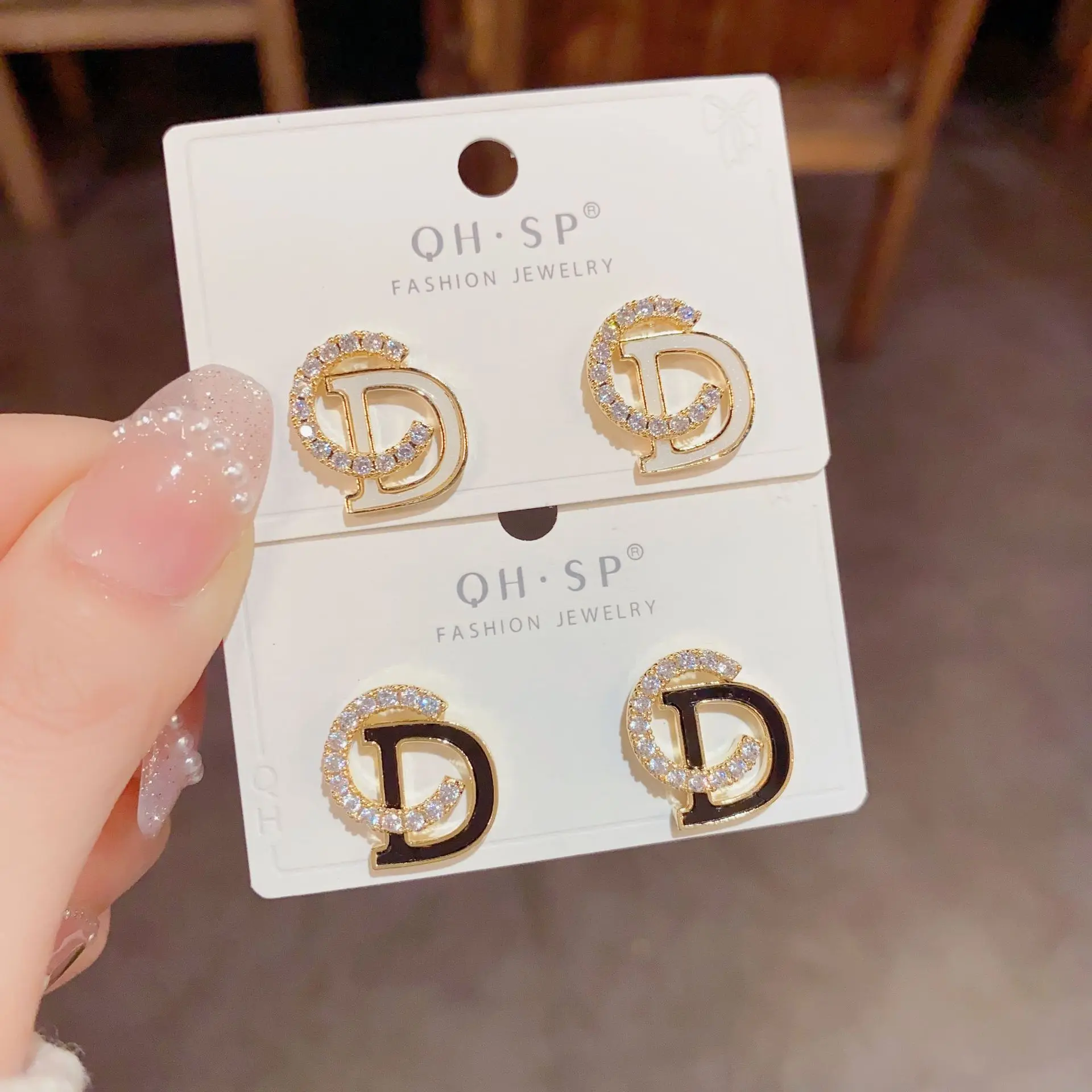 Fashionable temperament full diamond CD letter earrings 2025 new trend high-end sense niche design sense versatile earrings for women