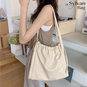 กระเป๋าสะพายไหล่เดียว สไตล์เกาหลี ทรงถัง สำหรับผู้หญิง ความจุมาก สีขาวครีม ทำจากหนัง มีสายรัด hand  bag shoulder  bag