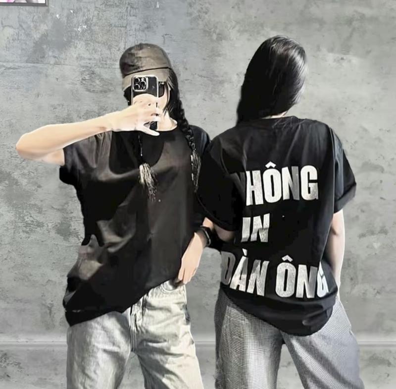 Product Introduction of Áo Phông Unisex (KHÔNG TIN ĐÀN ÔNG/ĐÀN BÀ) Hình In Nhũ Kim Tuyến - Chất Poly Mịn Form Rộng Thụng Siêu Hot Hit 2024 aothun  basic 32