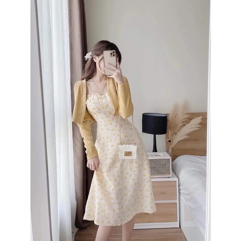 Đầm hoa đính nút nhẹ nhàng với 2 màu siêu xinh( hồng, vàng) dành cho các nàng đi chơi, dạo phố Có hoa Váy chữ A Thông thường Ôm gọn. Size S dưới 47 - 48kg vừa