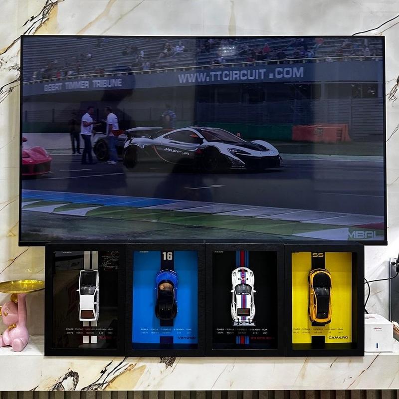 Khung tranh treo tường bằng gỗ trang trí mô hình xe kim loại tỉ lệ 1:32 có mica trong suốt