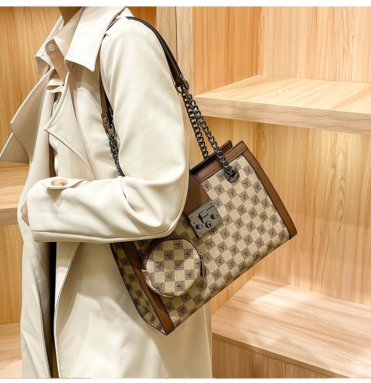 Product Introduction of Senior Sentong Qin Tote Big Bag 2023 New Fashion Large Capacity Versatile Chain Bag Women's Shoulder Messenger Bag 7