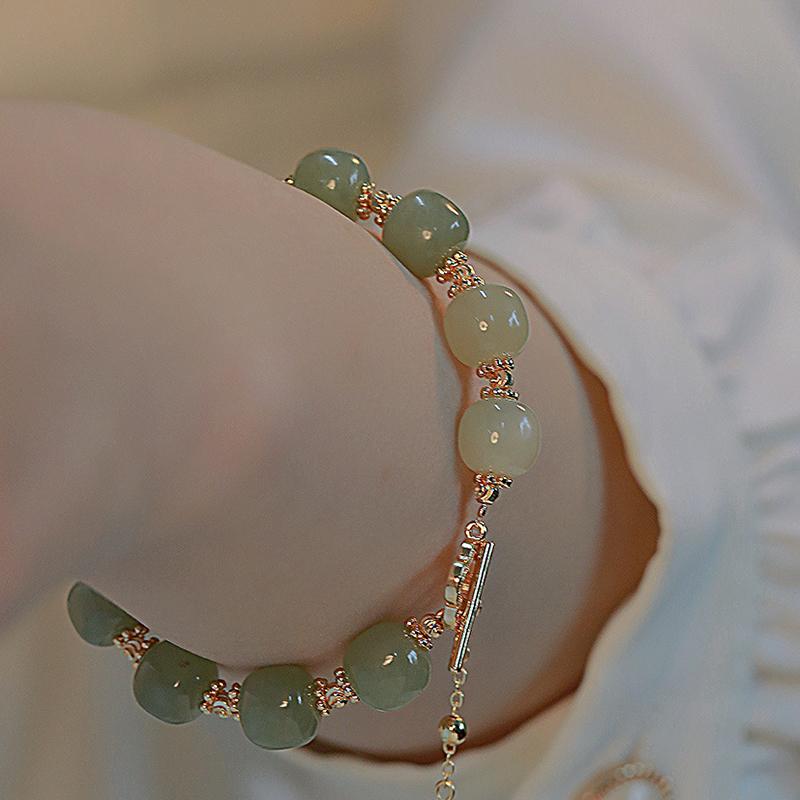 Product Introduction of Fashionable Exquisite Green Imitation Jade Beaded Bracelet For Women Elegant Sweet Wrist Chain Court Style Banquet Daily Jewelry 12