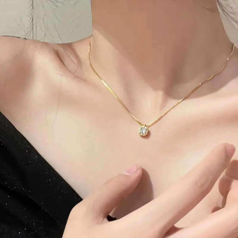Vòng Cổ Mặt Dây Chuyền Kim Cương Vuông Lấp Lánh Ruians, Dành Cho Phụ Nữ Và Trẻ Em Gái, Dây Chuyền Xương Đòn Hàn Quốc Tinh Tế Phụ Kiện Trang Sức, Thích Hợp Cho Học Sinh, Tuyệt Vời Làm Quà Tặng