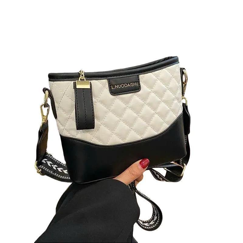 Túi đeo chéo da PU mềm mịn size 20 cm - Túi xách Trình Ngọc - Bag Đeo Vai Nhung Tim túi xách nữ tuixach hot huyen tui x ach tuideo vainu cốp