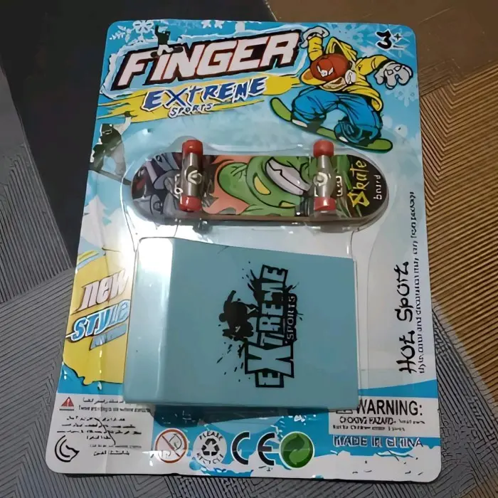 Mainan Finger Skate Board Arena - Skateboard mini Tangan Finger Toys Miniatur Diecast Papan Skateboards Park Anak Laki Laki Edukasi 2