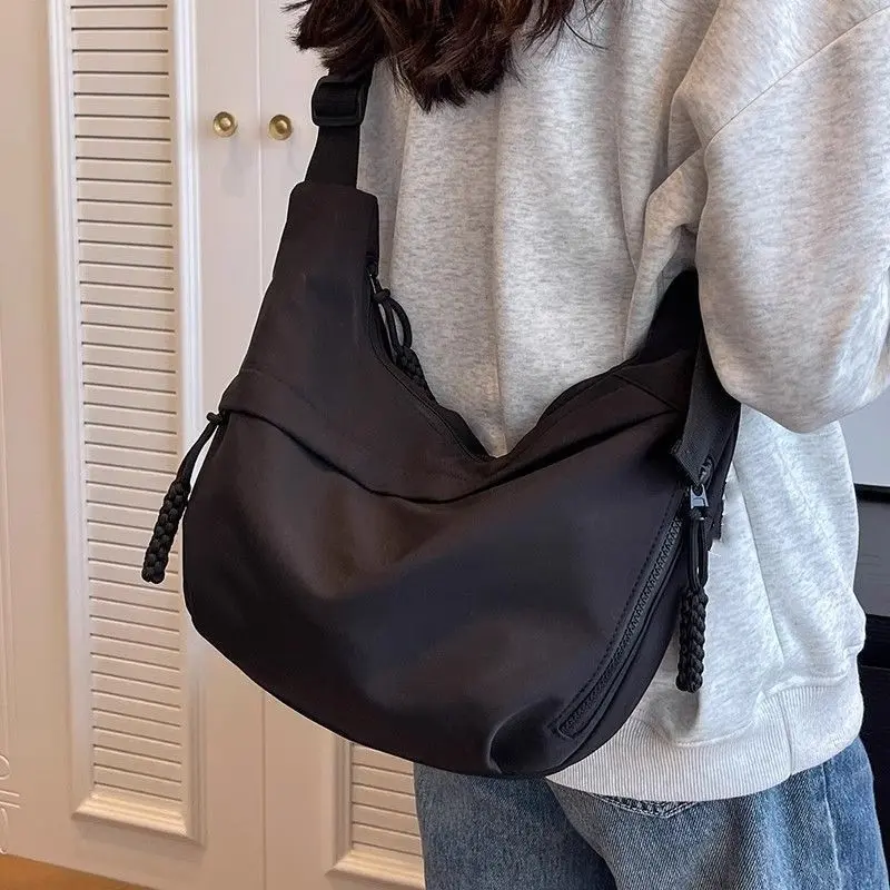 Shoulder Large Capacity Oxford Cloth 2025 Bag Women's Messenger Bag Fashion New Leisure Commute Dumplings Ins Style