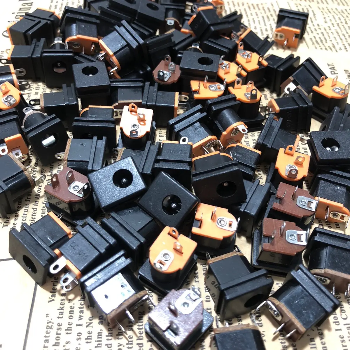 Zắc cắm máy hơ gel