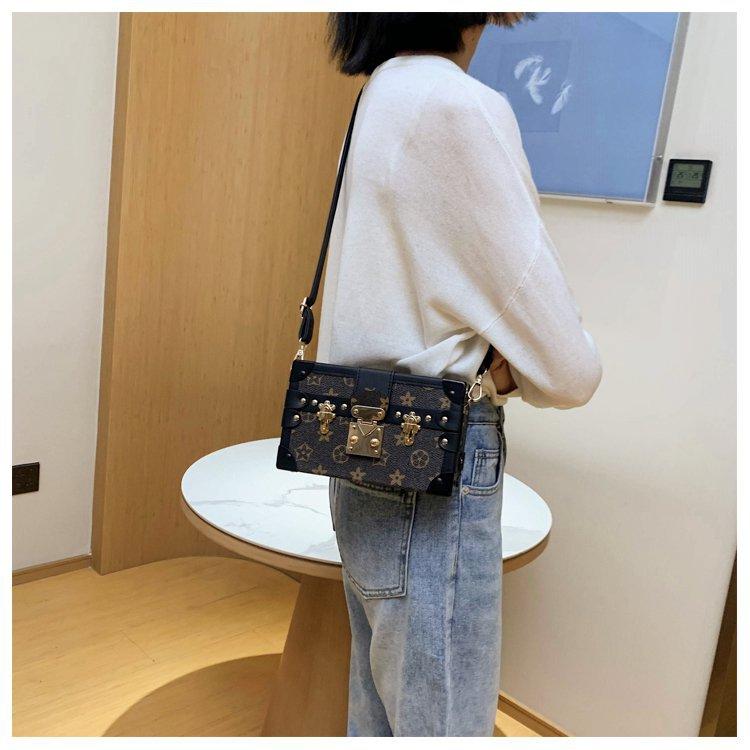 Product Introduction of Vintage Print Women's Box Bag High-Value New Light Luxury Niche Makeup Bag Small Square Bag Single Shoulder Crossbody Bag 6