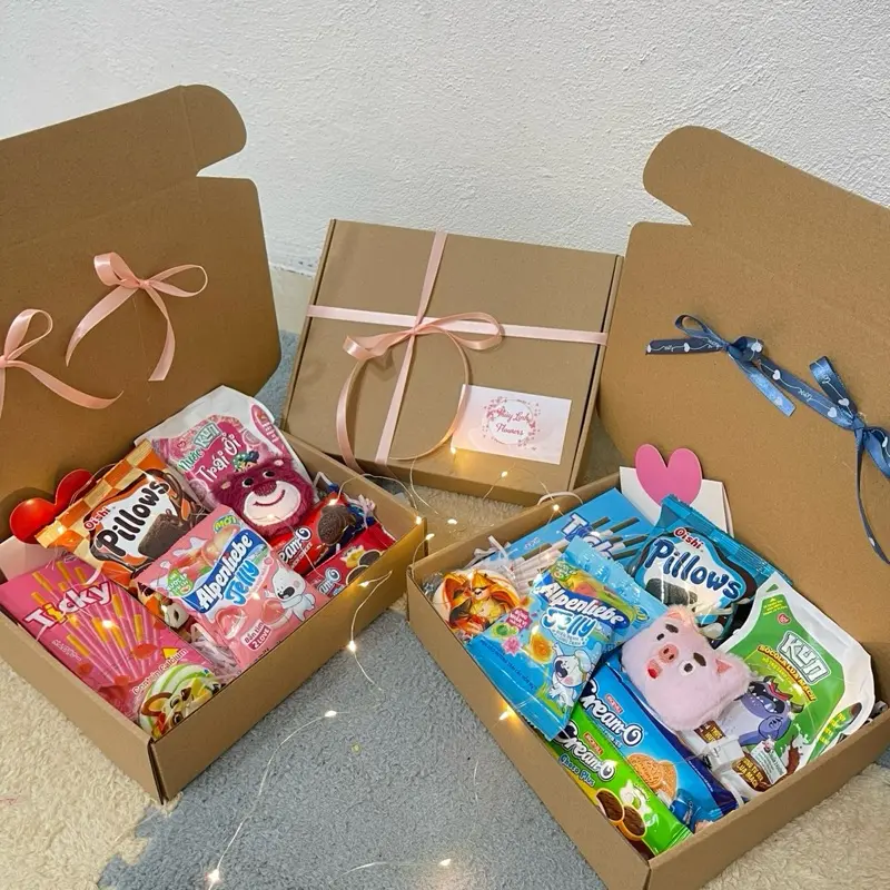 Box bánh kẹo kèm mặt gấu tặng nam và nữ vào các dịp sinh nhật lễ tết , ngày kỷ niệm  shop có tặng kèm đèn và thiệp , hộp size 25x25 8