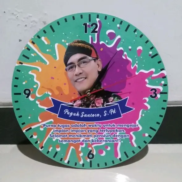 Utari Souvenir Jam Dinding Kayu Custom Nama Foto Tulisan Diameter 30cm