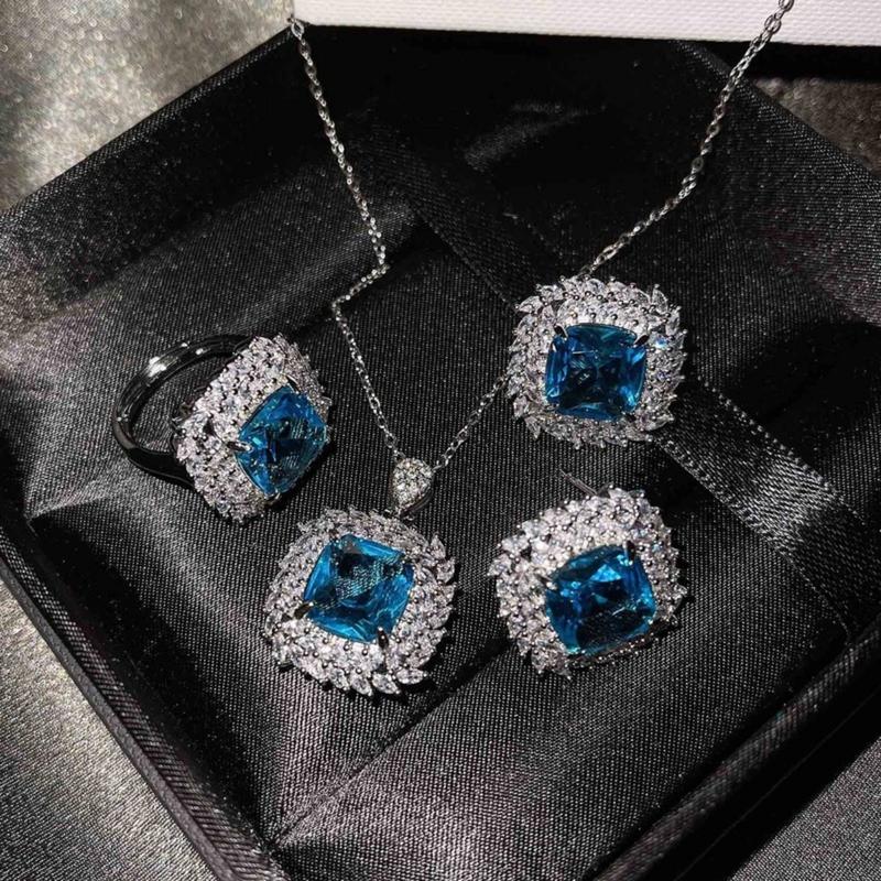 Product Introduction of Kuroze New Luxury Suit Ring Earrings Pendant Necklace for Women 18